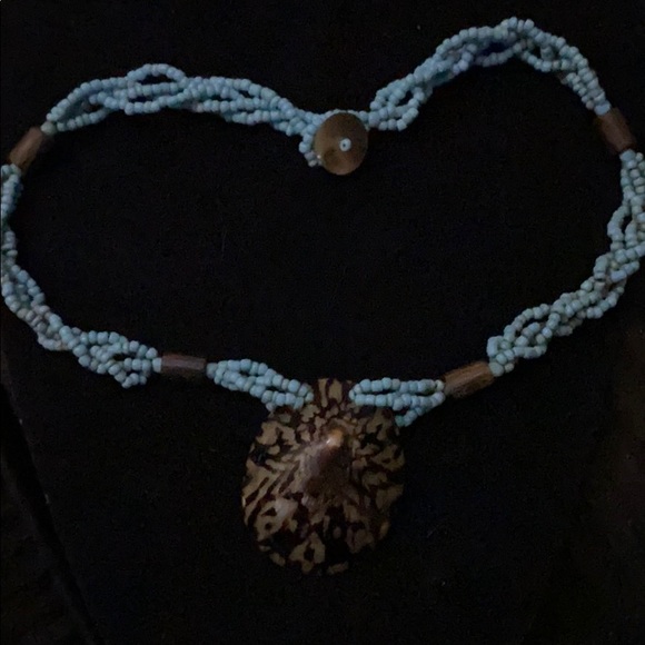 Turquoise beaded shell necklace - Picture 1 of 4